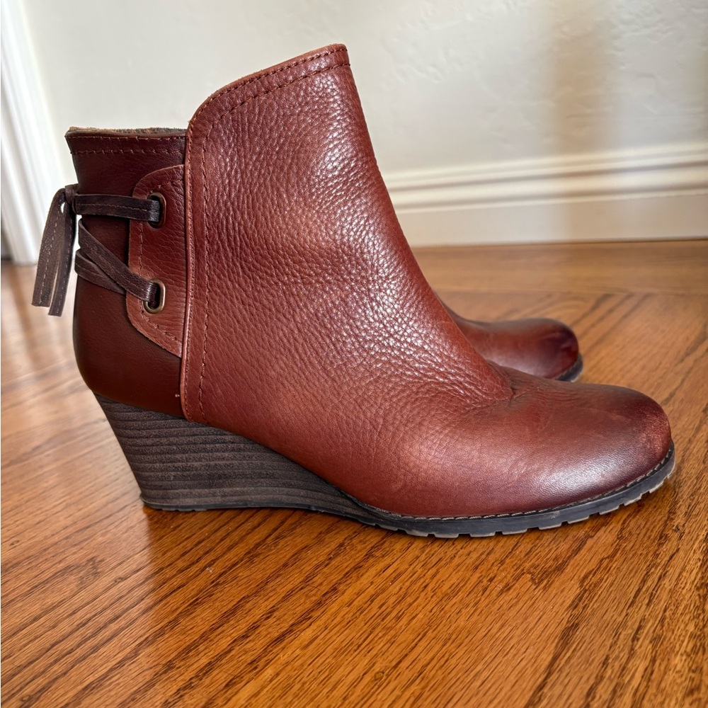 Rockport Chestnut Leather Wedge Boots
